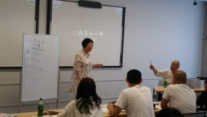 内藤いづみ、大正大学での授業風景。