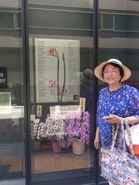 写真展にて、内藤いづみ。
