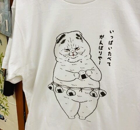 猫のTシャツ